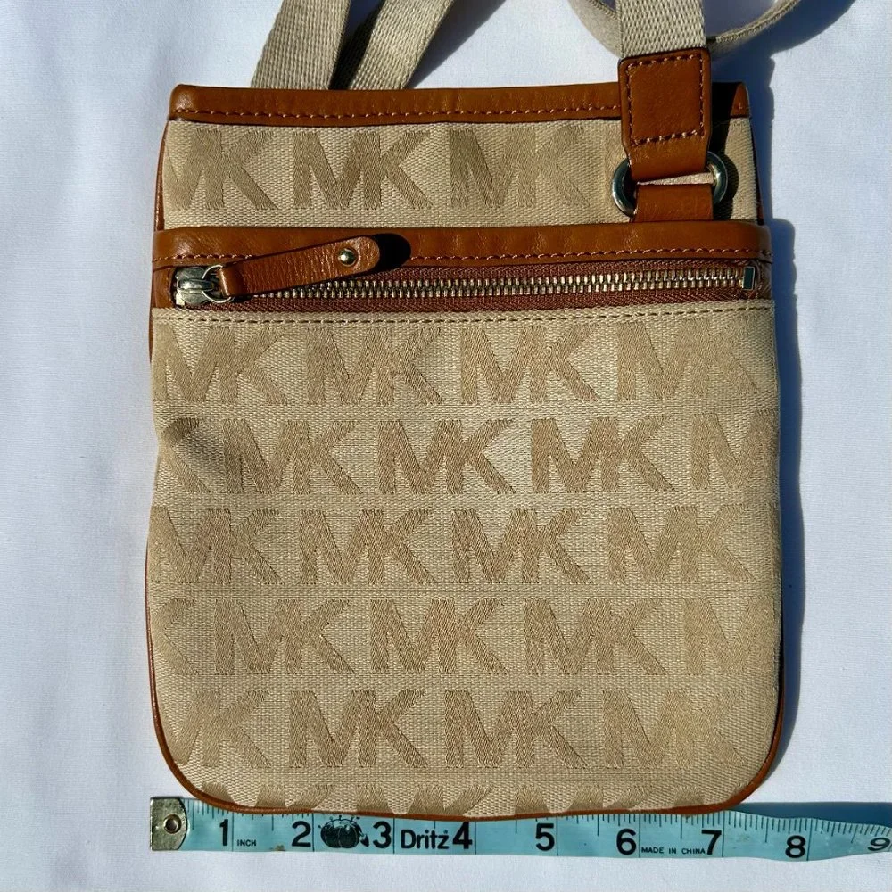 MK MICHAEL Michael Kors Signature Fabric Brown Leather Crossbody Y2K Swingpack